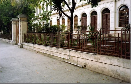 calçada, instalação de Rubens Mano nas Oficinas Culturais Oswald de Andrade, em 1999